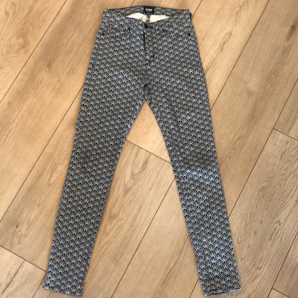 Hudson Nico Super Skinny Midrise Jean in color Diamond. Size 26